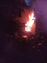 W domu w miejscowości Rudka ulatniał się gaz, doszło do pożaru. W środku był starszy mężczyzna