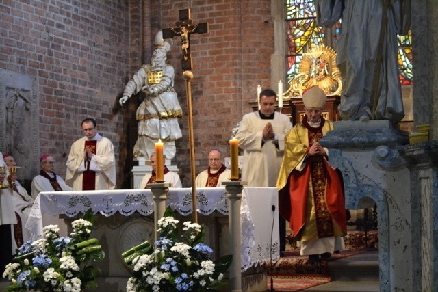 Biskup Jan Wieczorek świętował w sanktuarium w Rudach swoje 80 urodziny [ZDJĘCIA]