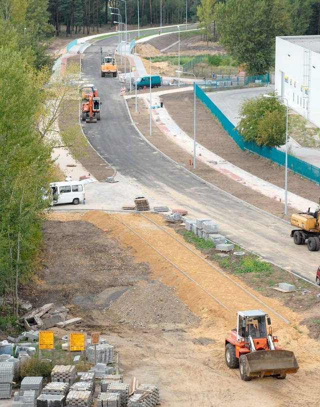 Budowa nowej trasy ze strefy ekonomicznej już się kończy, ale utrudnienia komunikacyjne dopiero się zaczną. Warto uzbroić się w cierpliwość.