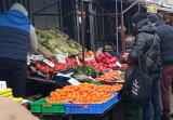 Ceny warzyw i owoców na bazarach w Kielcach w piątek, 1 kwietnia. Zobacz, co zdrożało, co staniało na zdjęciach 