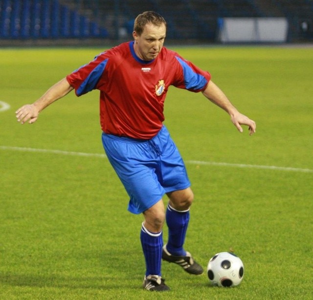 Paweł Kryszałowicz zimą bierze udział w turniejach pokazowych. W pozostałe pory roku - gra na trawie.