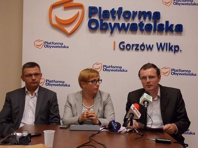 Gorzów: Jak podzielimy miliony z budżetu obywatelskiego?Radny Robert Surowiec (z lewej), posłanka Krystyna Sibińska i radny Marcin Gucia podczas dzisiejszej konferencji.