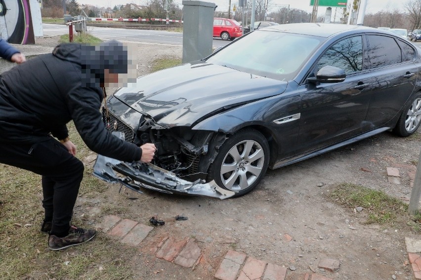 Zderzenie luksusowych aut na Bystrzyckiej we Wrocławiu