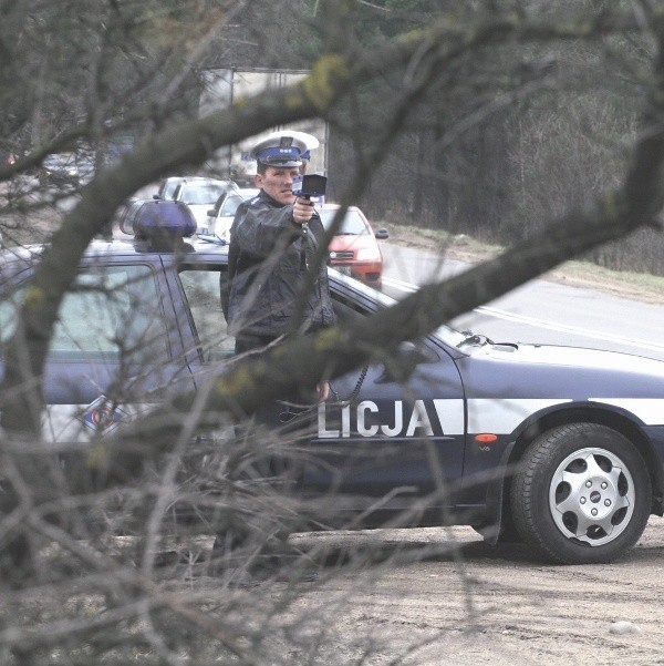 Będziemy stać nie tylko tam, gdzie nas się kierowcy spodziewają, ale także wszędzie tam, gdzie jest niebezpiecznie - deklarują policjanci