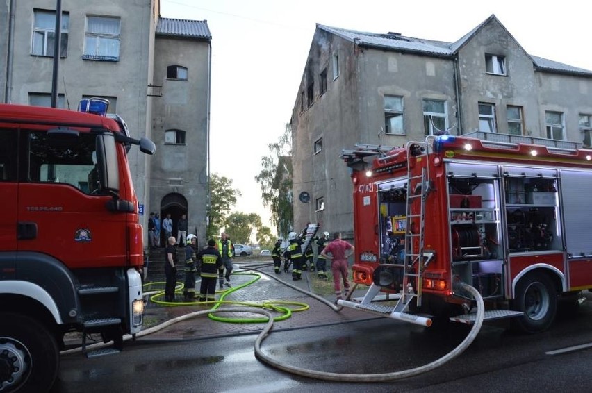 Pożar w Lęborku 10.06.2018. Płonął budynek wielorodzinny...