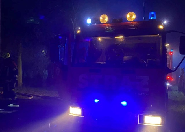 Nocny pożar piwnicy w domu mieszkalnym w Bielanach (6.12.2022)