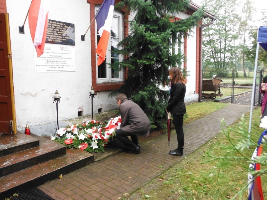 Uczcili pamięć ofiar masakry więźniarek karnej kompanii w podobozie Auschwitz w Brzeszczach Borze