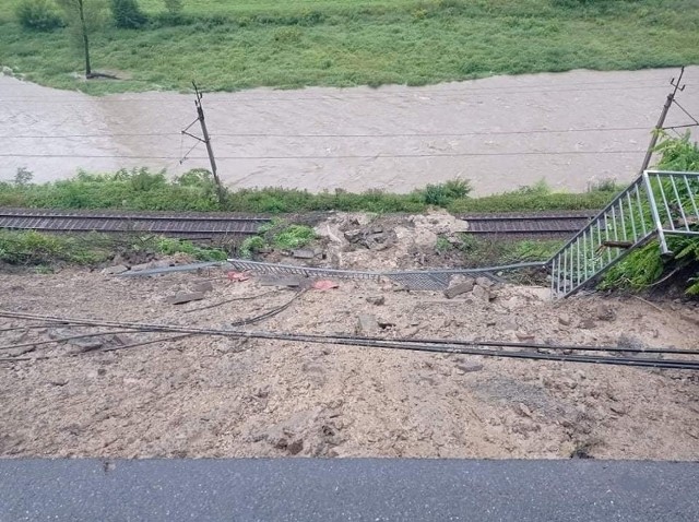 Osuwisko przy drodze wojewódzkiej nr 971 w Żegiestowie