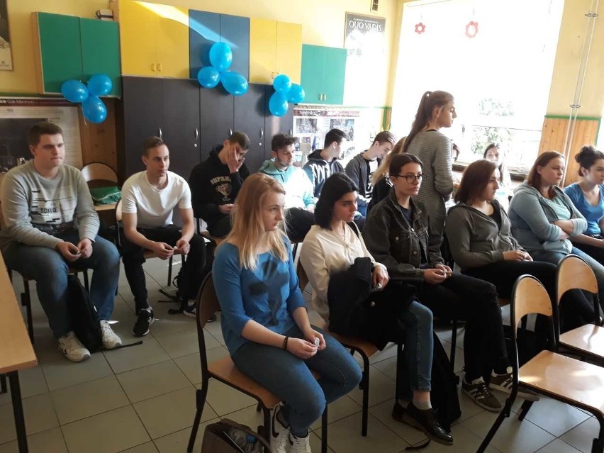 W Tarnobrzegu odbyły się warsztaty z autyzmu przeprowadzone przez pracowników Szkoły Podstawowej nr 4 i Gimnazjum nr 2