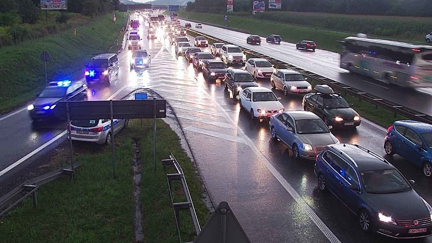 Śmiertelny wypadek na A4, zakorkowana obwodnica Krakowa [ZDJĘCIA INTERNAUTKI]