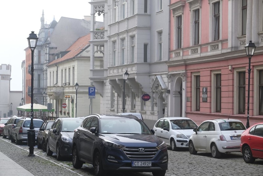 Są spore kłopoty z parkowaniem aut w centrum Torunia i jego...