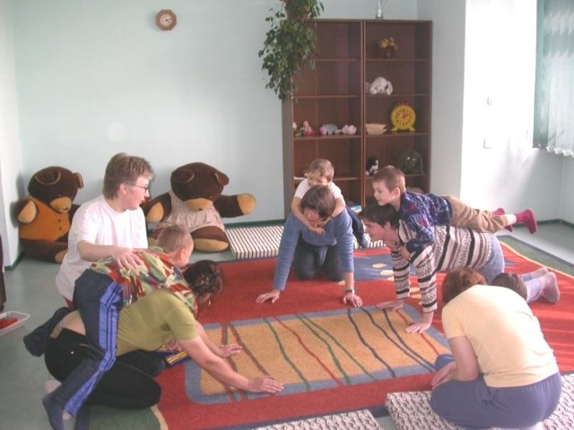 W ostatnich zajęciach z Barbarą Ślęzak (pierwsza od lewej) uczestniczyli: Łukasz, Tomek, Wojtek, Piotrek i Tadzio oraz ich mamy.