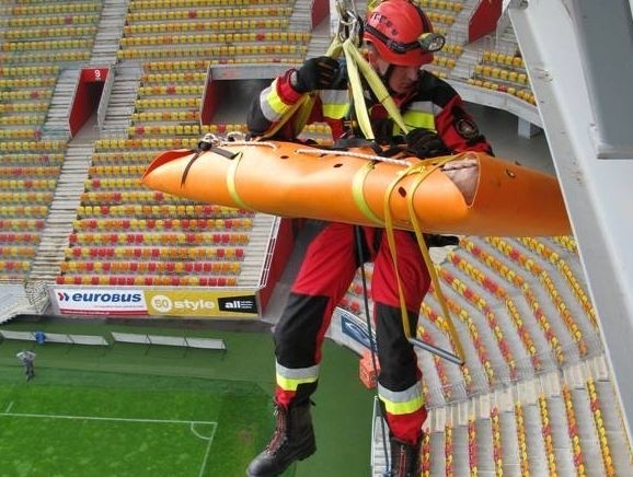 Ćwiczenia ratowników na Stadionie Miejskim (zdjęcia)