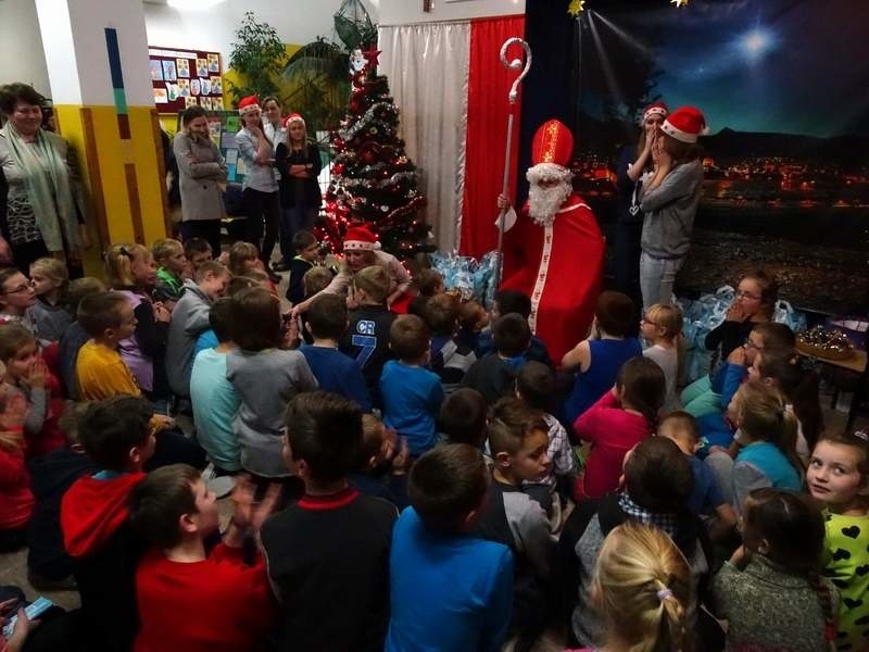 Dzieci czekały na Mikołaja w Szkole Podstawowej w Kobylanach