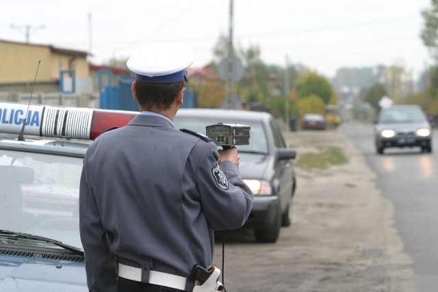 Do czwartku w nocy w Łodzi i regionie doszło do 25 wypadków. 1 osoba zginęła.