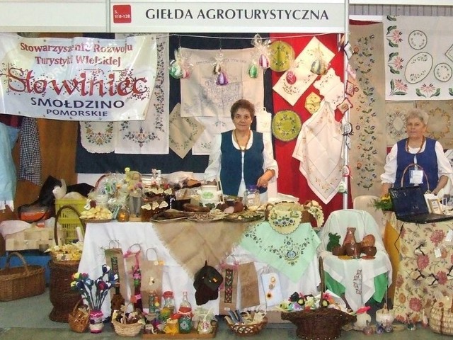 Stoisko w wyrobami rękodzieła i tradycyjnych potraw ze Smołdzina zdobyło ważne nagrody na międzynarodowych targach turystycznych w Gdańsku i Kielcach. 