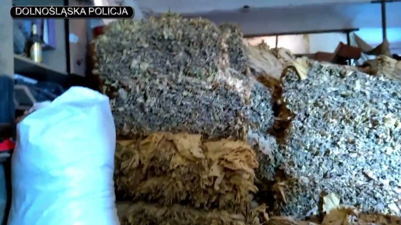 Wrocław: 1,5 tony nielegalnego tytoniu. Policja wkroczyła do akcji