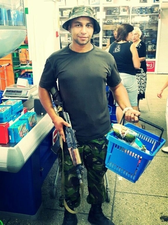 Na zakupy do sklepu Ronald chodził, ale był zawsze uzbrojony