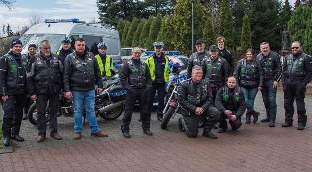 Wraz z nadejściem wiosny wielu miłośników jednośladów wyruszyło na drogi. Z tej okazji 15 kwietnia policjanci z Radomska wspólnie z dwoma klubami motocyklowymi zorganizowali akcję "Patrz w lusterka – motocykle są wszędzie".