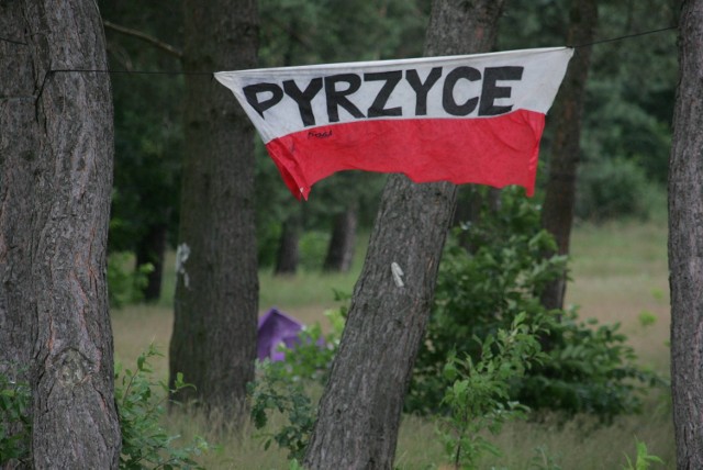 Na woodstckowym polu w Kostrzynie są już dwa pierwsze namioty i pierwsza flaga z Pyrzyc.