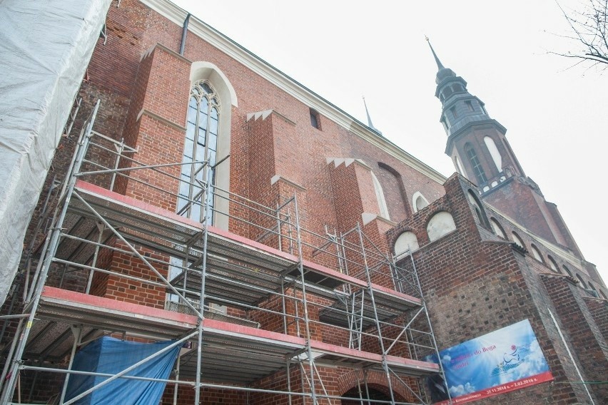 Równolegle do remontu budynku katedry opolskiej realizowany...