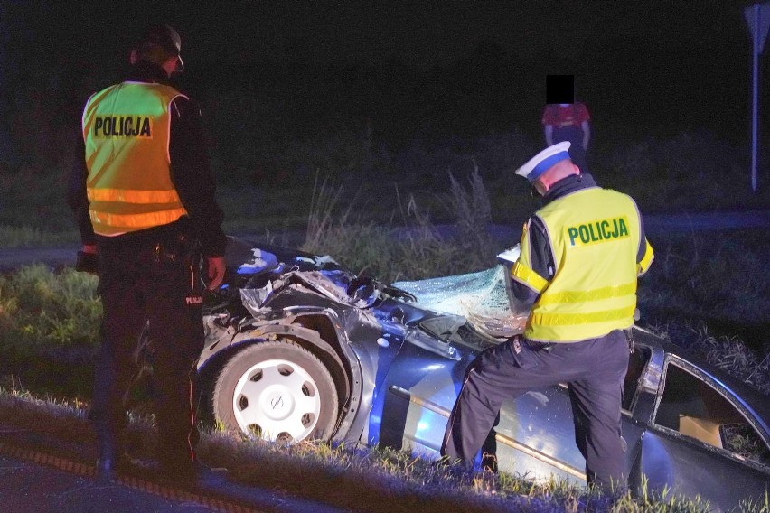 Żle wycofujący kierowca ciężarówki zderzył się z oplem...