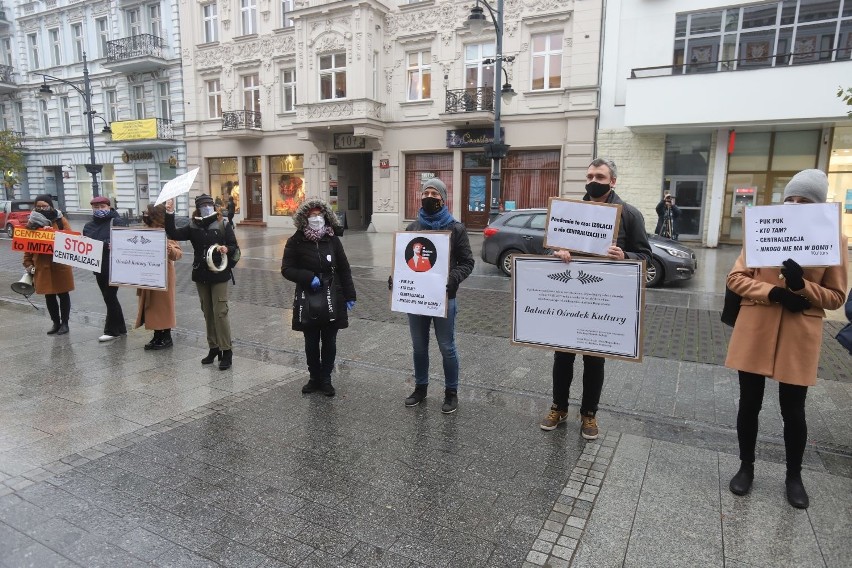 Protest na ulicy Piotrkowskiej przeciwko centralizacji łódzkich domów kultury