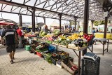 Nowe stoiska ożywiły słynne targowisko w Krakowie. Sprzedawcy z Tomeksu w końcu mają dach nad głowami