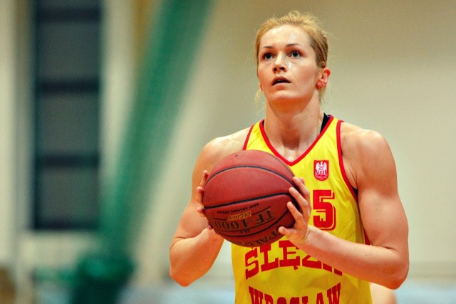 Magdalena Leciejewska niedawno przedłużyła umowę ze Ślęzą Wrocław, a teraz znalazła uznanie w oczach Jacka Winnickiego i pojedzie na Eurobasket