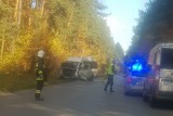 Wypadek w gminie Kozienice, samochód osobowy zderzył się z busem, ranna jedna osoba