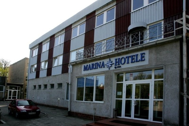 Marina Hotel w Szczecinie przypomina budynek w Kamieniu Pomorskim. Jest to jednak hotel, a nie obiekt socjalny.