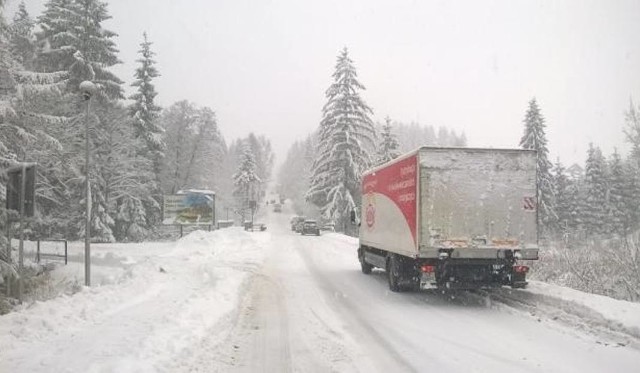 Uwaga na drogach, warunki w Beskidach są bardzo trudne