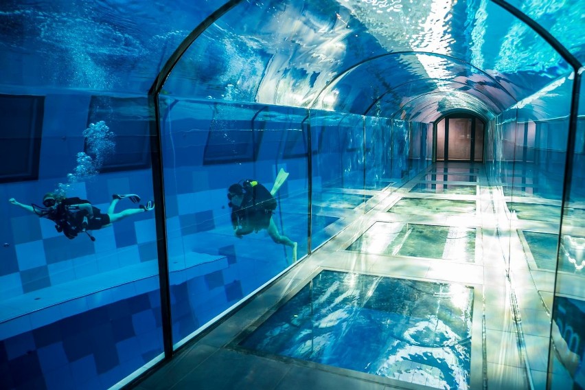 Najgłębszy basen do nurkowania w Europie jest w Polsce! Zobacz podwodne zdjęcia i wideo!