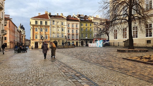 Lwowskie uliczki opustoszały.