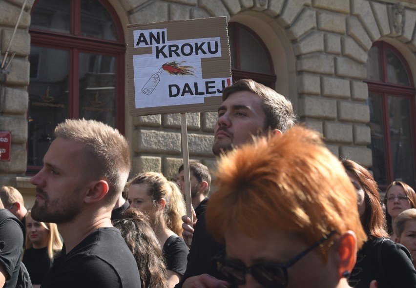 Czarny protest przeciwko zaostrzeniu ustawy antyaborcyjnej