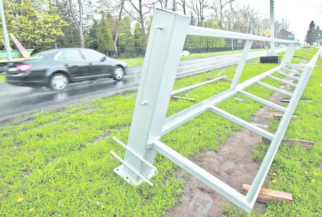 Tzw. bramownica, która zostanie wykorzystana do montażu kamery i rejestratora tablic pojazdów, stanie m.in. na ul. Gnieźnieńskiej.