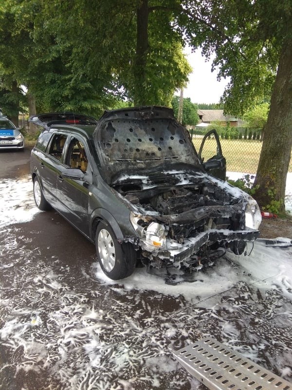 Wypadek w miejscowości Gniła. Zderzenie dwóch samochodów osobowych. Trzy osoby ranne [ZDJĘCIA]
