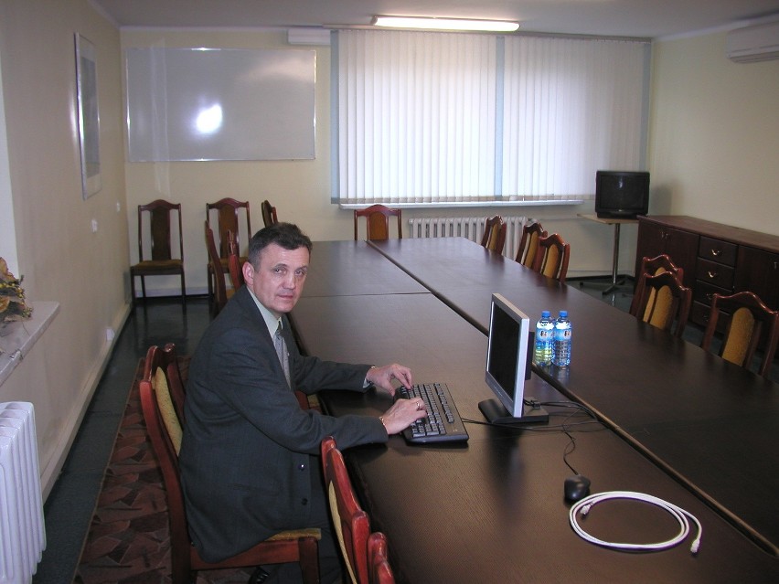 Tadeusz Suchocki w sali wykładowej OSK Auto Lider