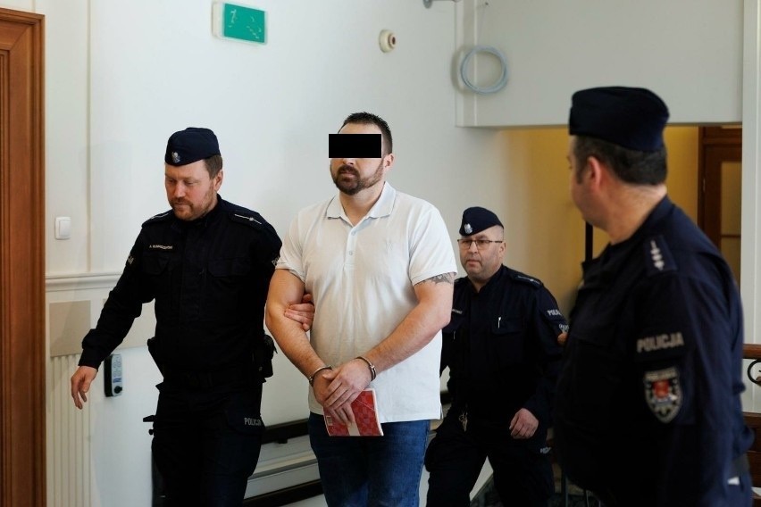 Oskarżony Krzysztof L. został pod koniec 2020 r. zatrzymany...