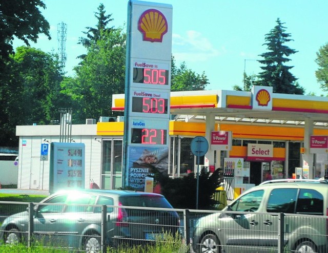 Na wielu stacjach ceny paliw przekroczyły już 5 zł.