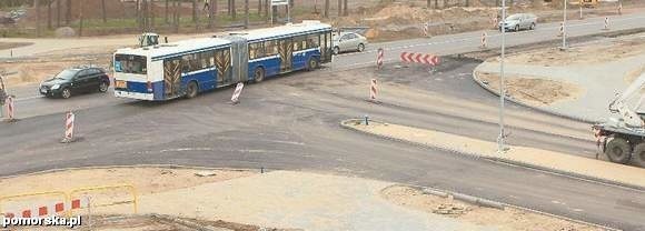 Na skrzyżowaniu Grunwaldzkiej i Deszczowej kierowcy powinni zachować szczególną ostrożność. Drogowcy zapowiadają w tym miejscu kolejne zmiany w organizacji ruchu