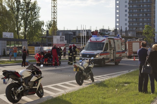 W niedzielę tuż przed godziną 18 na ulicy Jurowieckiej w Białymstoku doszło do wypadku.