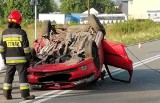 Śmiertelny wypadek w Wodzisławiu: Zginął kierowca opla. Miał 24 lata ZDJĘCIA Samochód opel dachował na Czyżowickiej