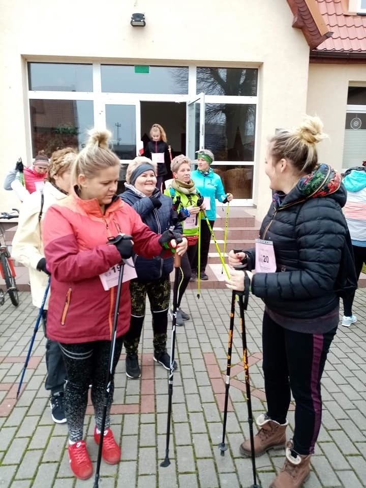 Niepodległościowy nordic walking w Kołczygłowach (zdjęcia)