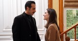„Złoty chłopak”. Serialowa Suna i Abidin są parą?! Tureckie media grzmią o pocałunkach i związku Ersina Ariciego z Beril Pozam!