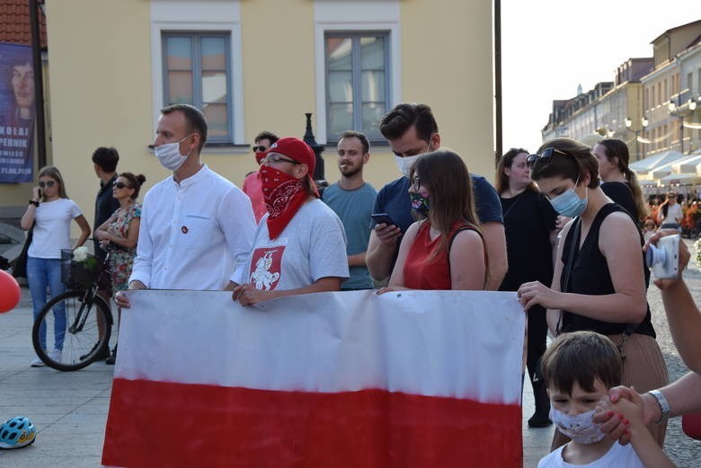 Dziś wielu młodych Białorusinów znalazło się w dramatycznej...