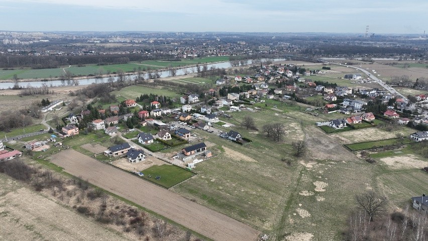 To Kraków, a można się tam poczuć jak na wsi. Po posesjach chodzą kury, ludzie uprawiają rolę. Inny świat! Zdjęcia