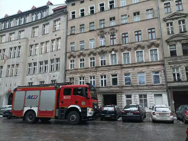 Ogień pojawił się w mieszkaniu na siódmym piętrze.