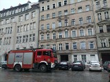Pożar mieszkania w kamienicy na Przedmieściu Oławskim. Jedna osoba trafiła do szpitala