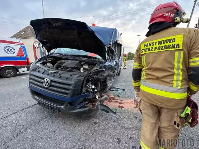 Z pierwszych ustaleń wynikało, że kierowca busa zjechał na przeciwny pas ruchu i wjechał w scanię.